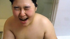 Chubby Korean GF's golden shower