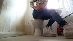 Crossdresser in tight Jeans and Sneakers